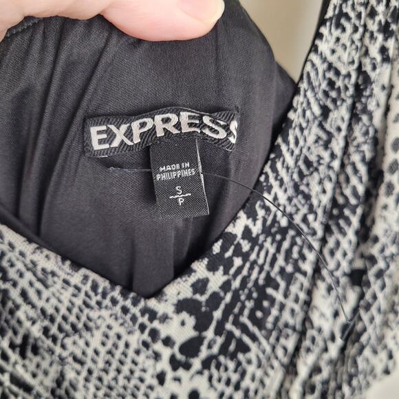 Express snakeskin print halter maxi dress Size small Maximal Classic Edgy - Picture 3 of 10